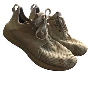 New Balance size 8 casual tennis shoes excellent condition